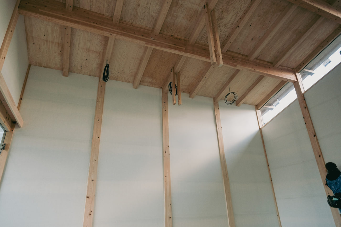 石山のギャラリー　紙クロス貼