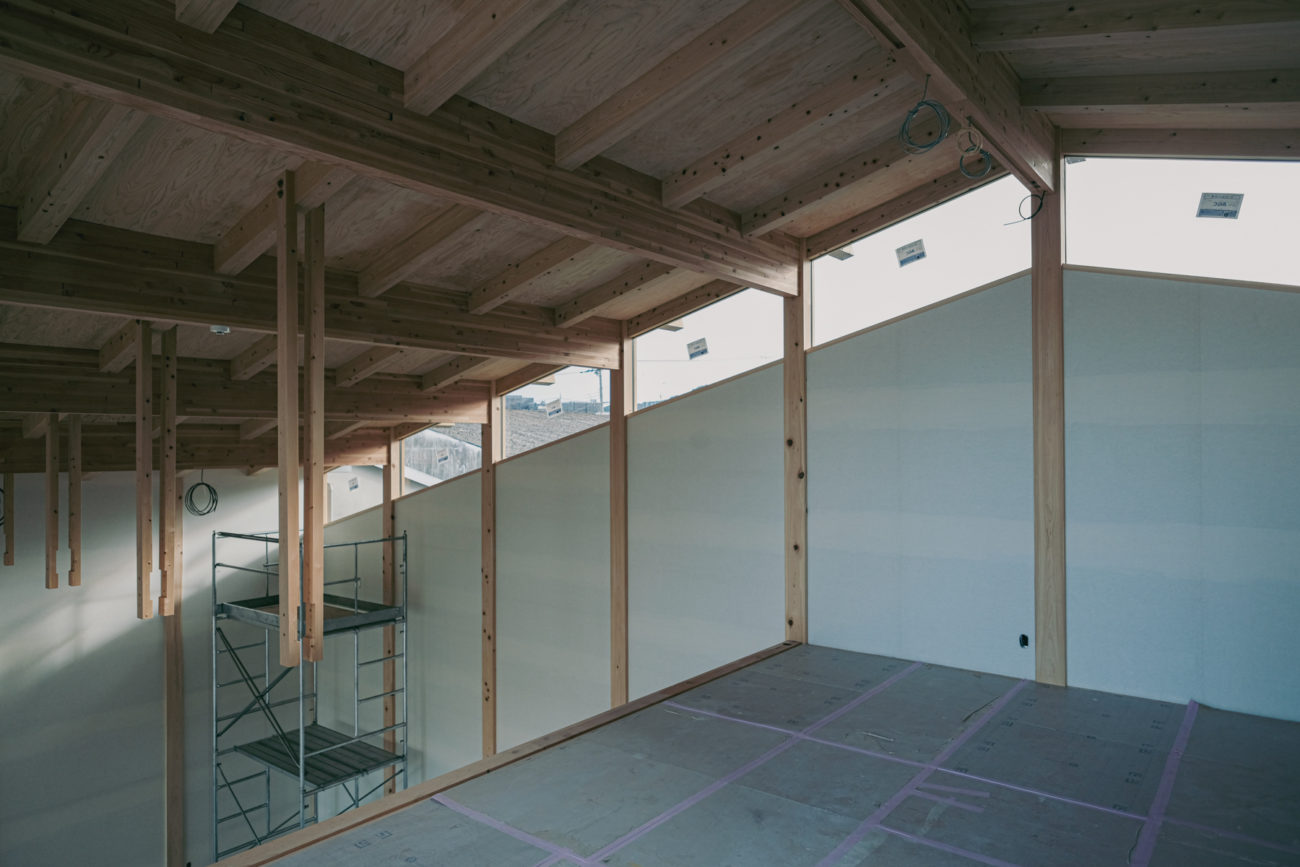 石山のギャラリー　紙クロス貼完了