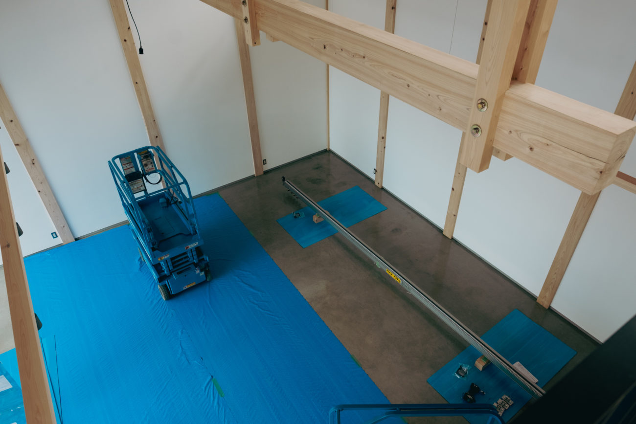 石山のギャラリー　ホイストの取付